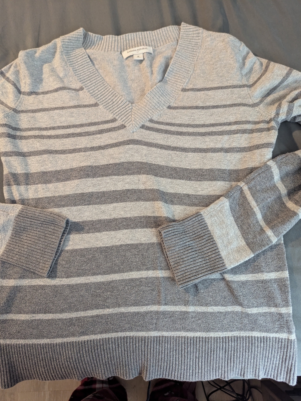 Banana Republic Striped V-Neck Womens Sweater - Light Gray/Charcoal Size M
